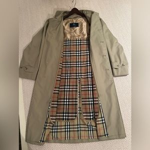 Men’s Burberry trench coat with check zip in lining. In perfect condition.
